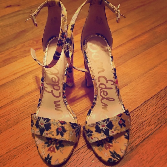 Sam Eledman Gold Strap Heels in Floral Print 8 - Picture 1 of 3